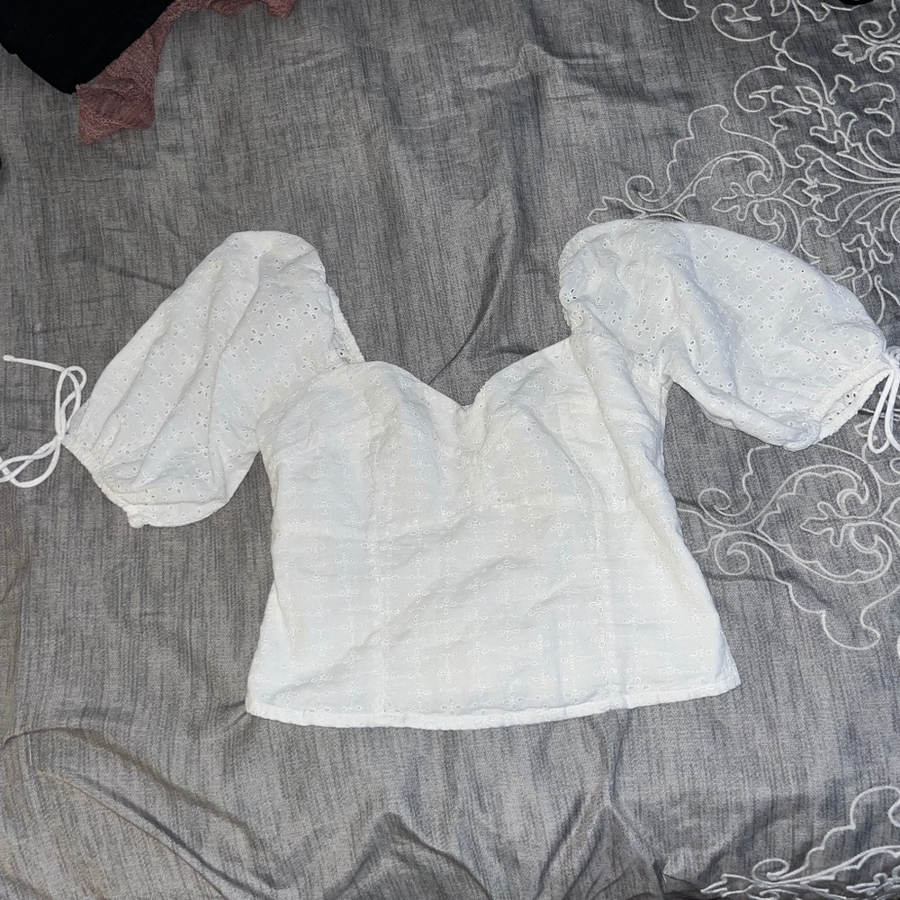 Abercrombie Sweetheart Neck Puff Sleeve Top